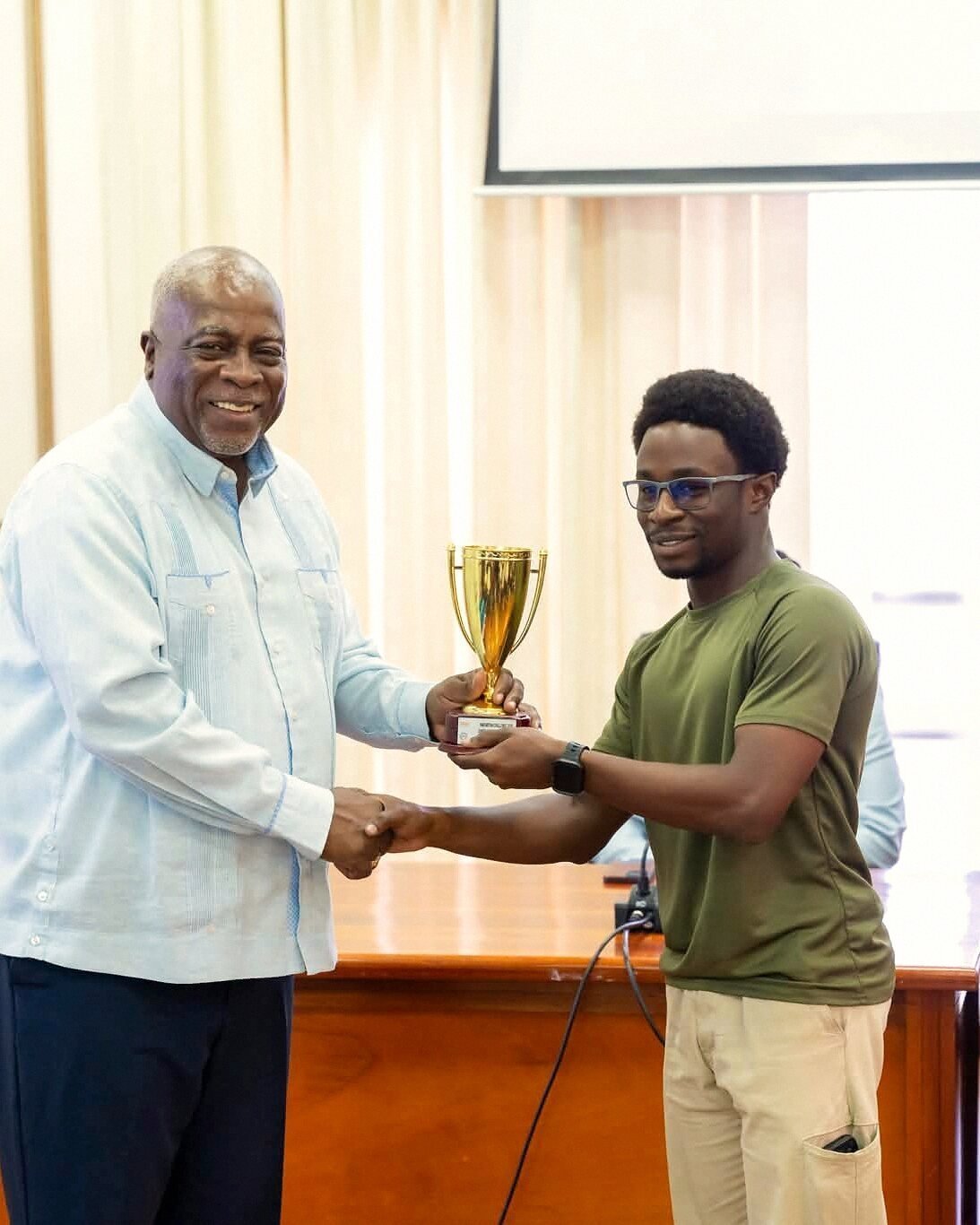 Prime Minister Mark Phillips presenting the Innovation Challenge trophy to Michael Thom